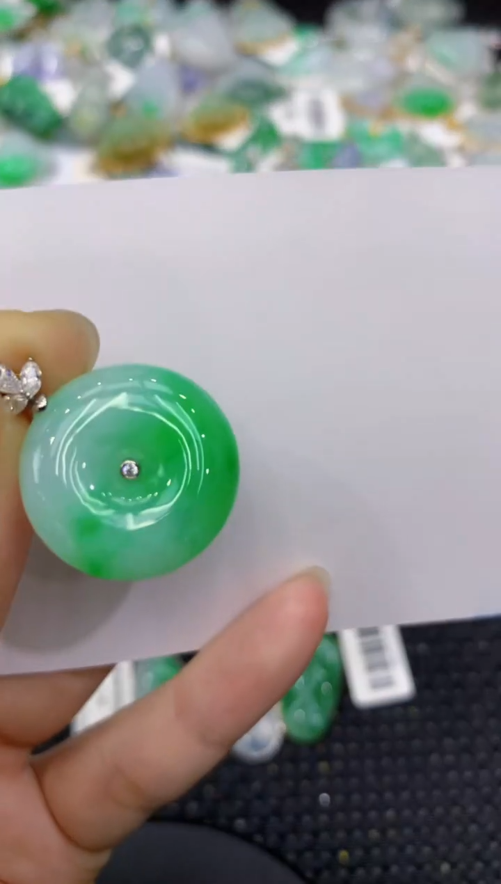 【闪购商品】翡翠颈饰18K金镶嵌8888888888