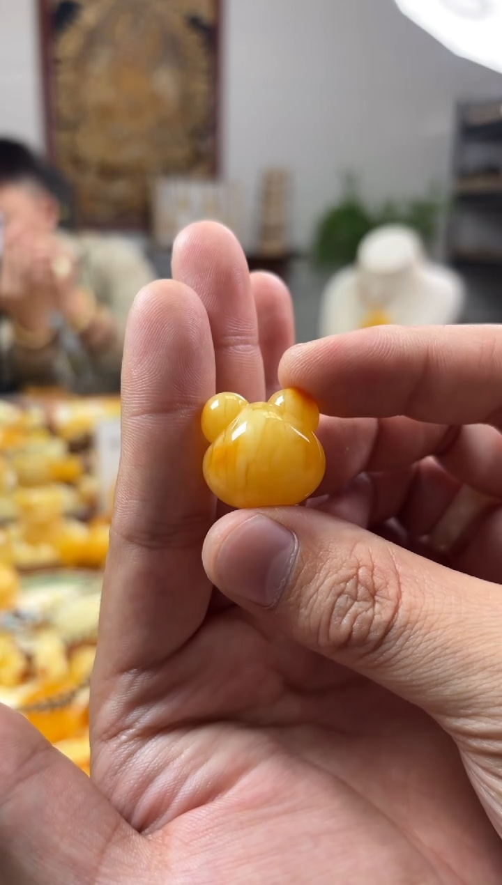 未镶嵌蜜蜡裸石熊头4.6g