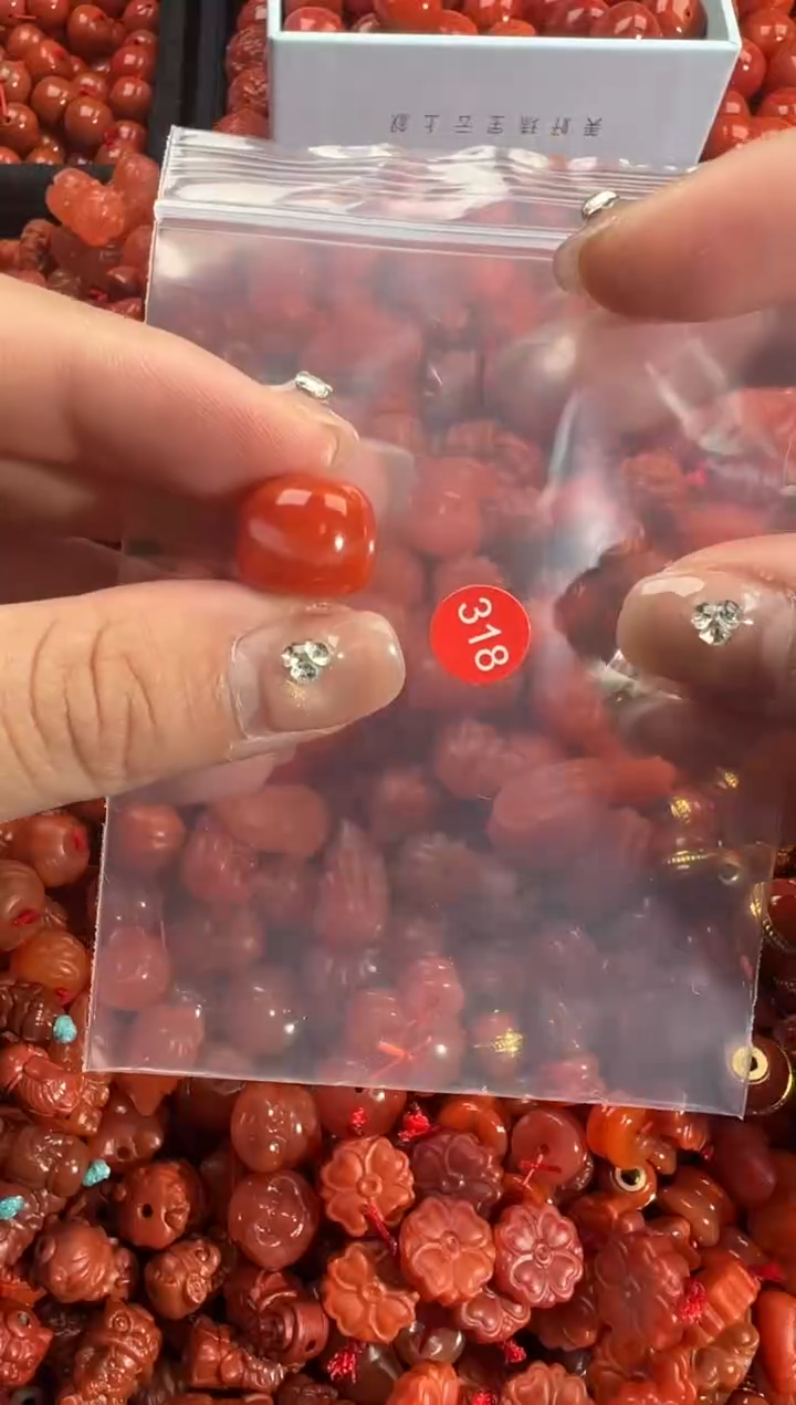 南红玛瑙未镶嵌颈饰1