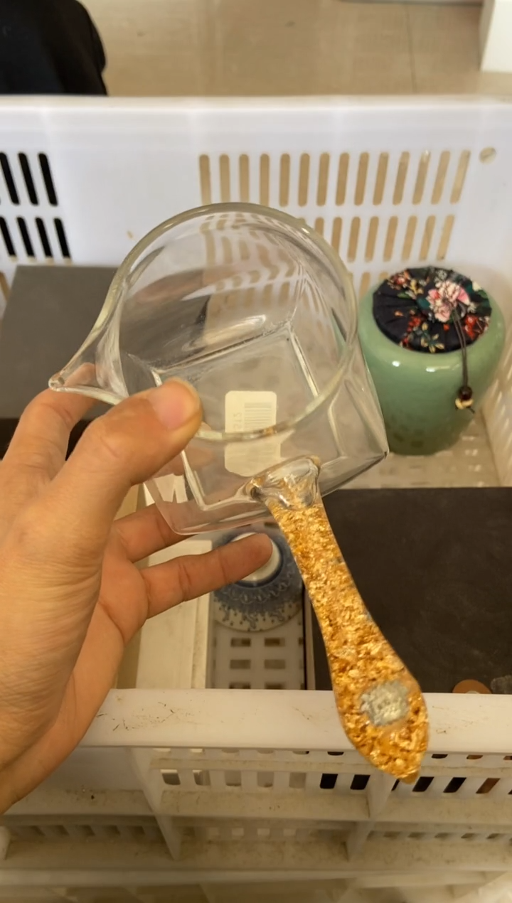 无运费险有瑕疵的摄影的产品有使用过的痕迹有点脏介意勿拍杯