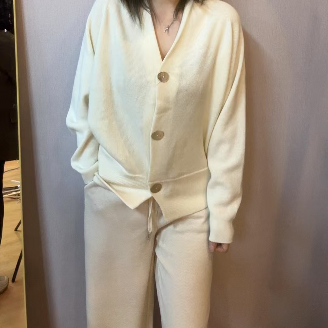 气质温柔v领定制白色毛衣针织开衫长袖轻奢时尚休闲百搭简约4368