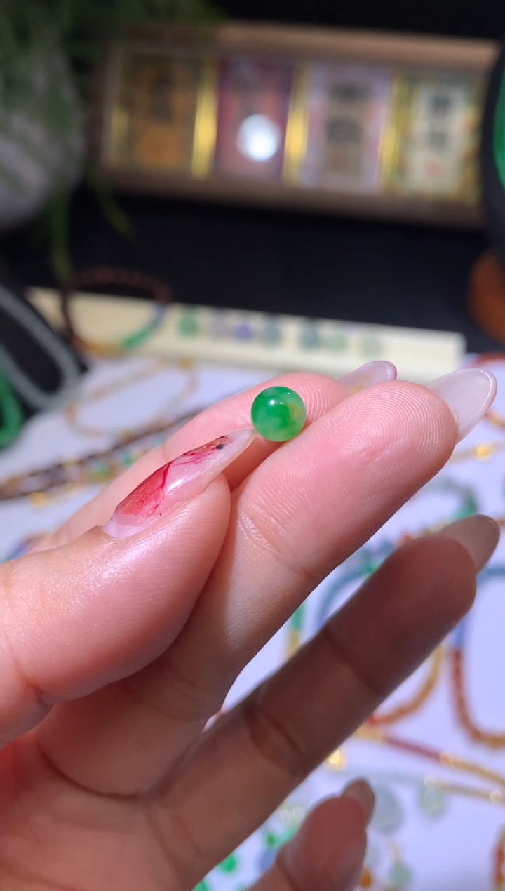 【闪购商品】定制翡翠未镶嵌6.4*珠子2500+250