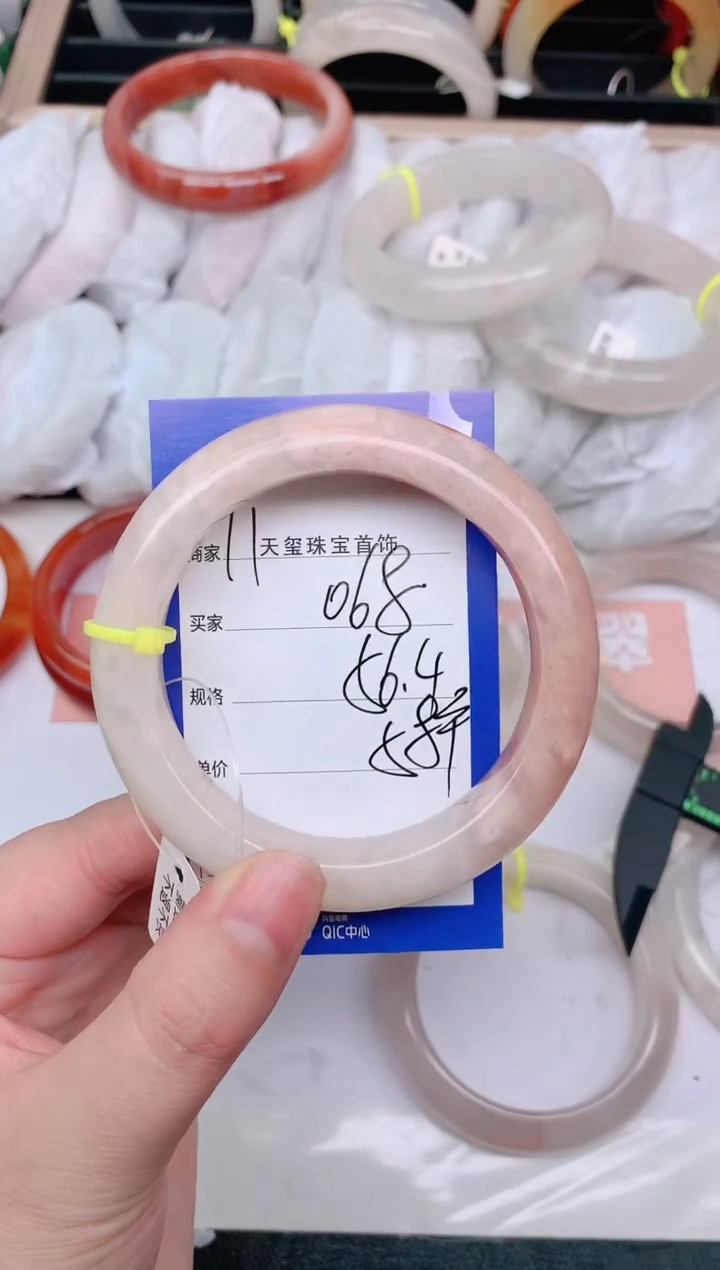 【闪购商品】石英质玉手镯未镶嵌068