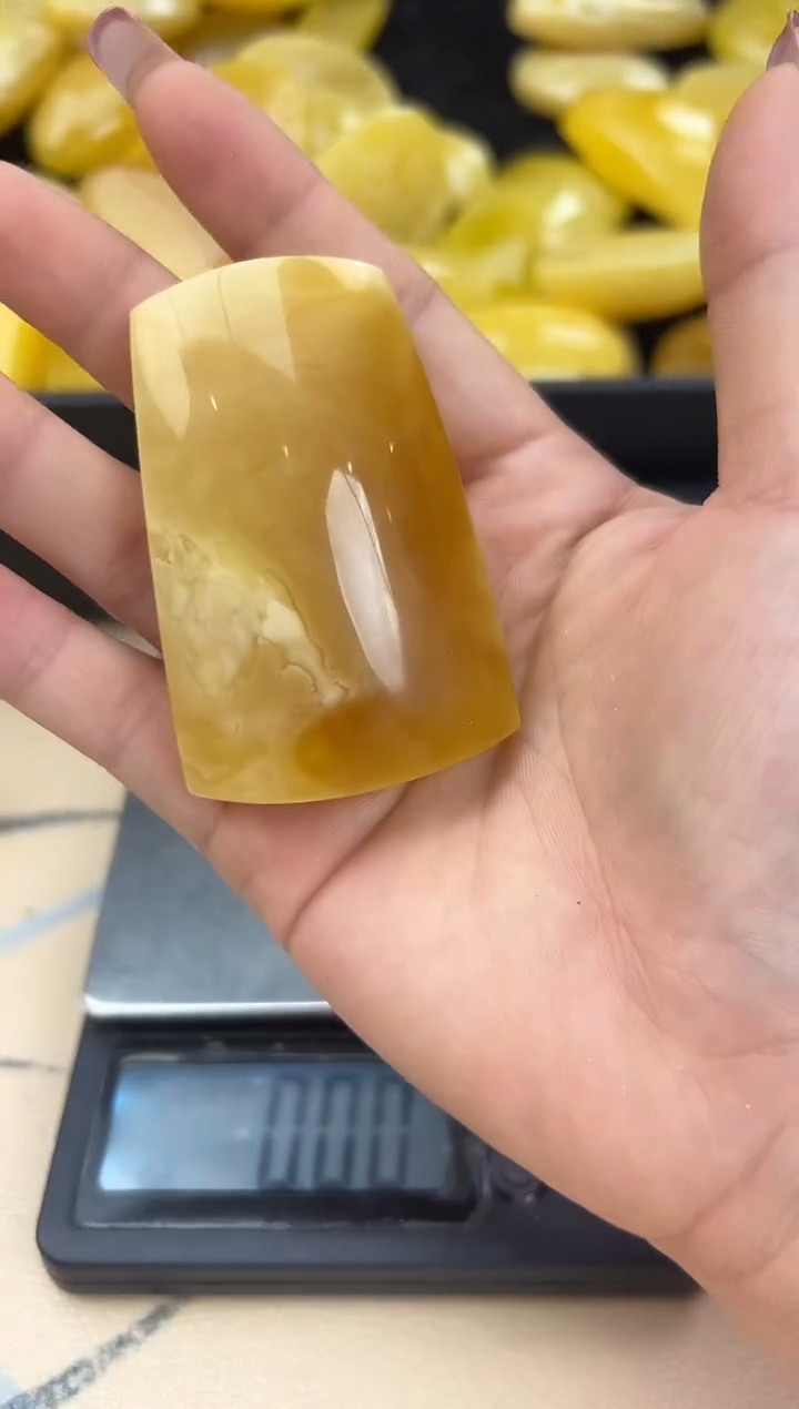【闪购商品】琥珀裸石未镶嵌蜜蜡吊坠