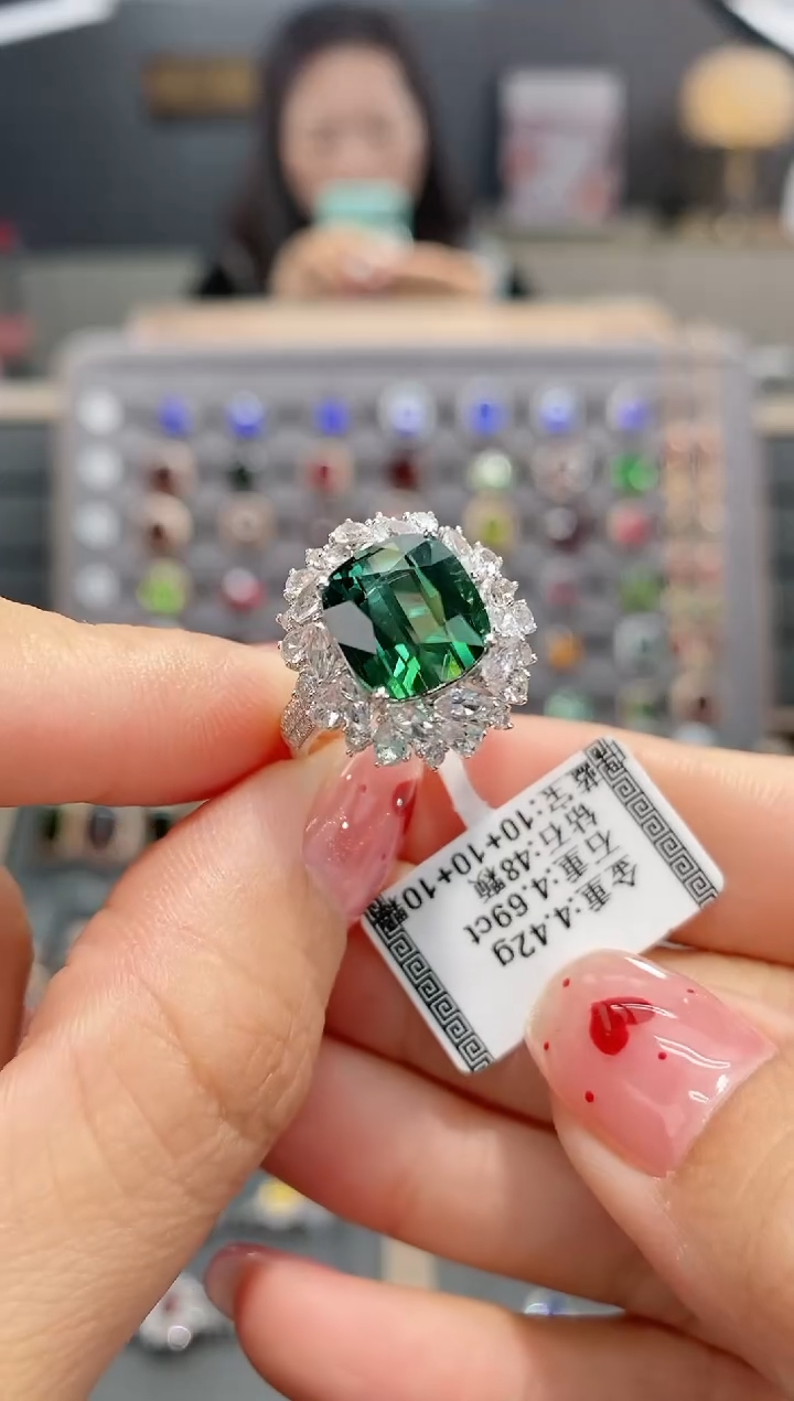 【闪购商品】碧玺戒指18K金镶嵌4.69配白蓝宝 