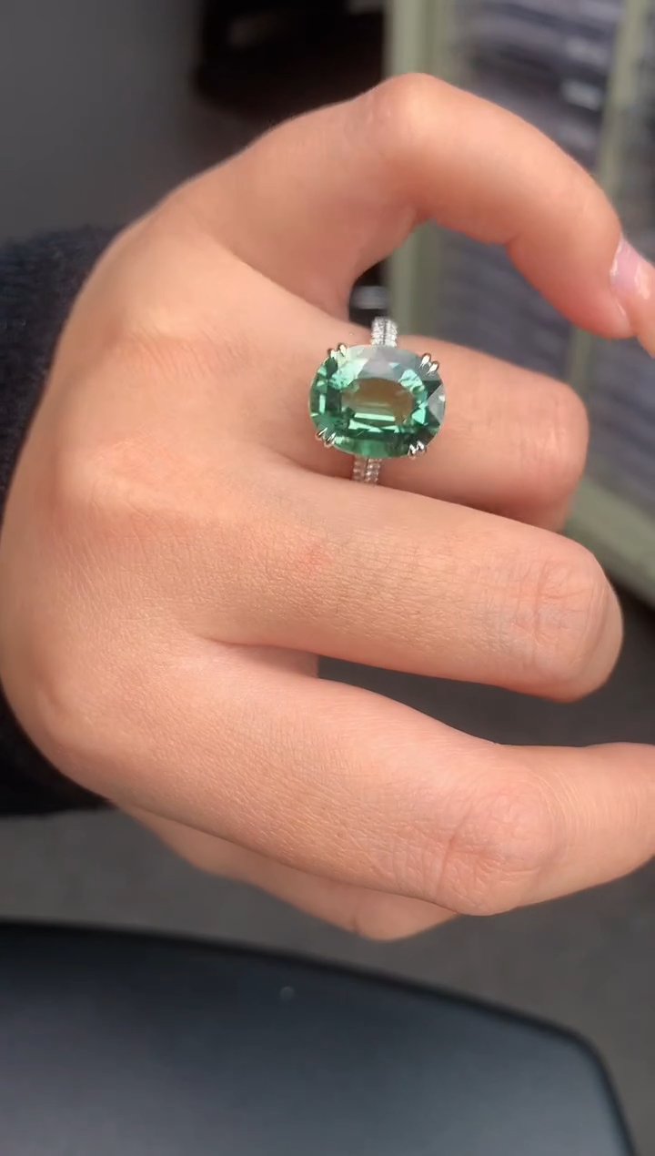 【闪购商品】碧玺戒指18K金镶嵌6ct绿碧玺戒指