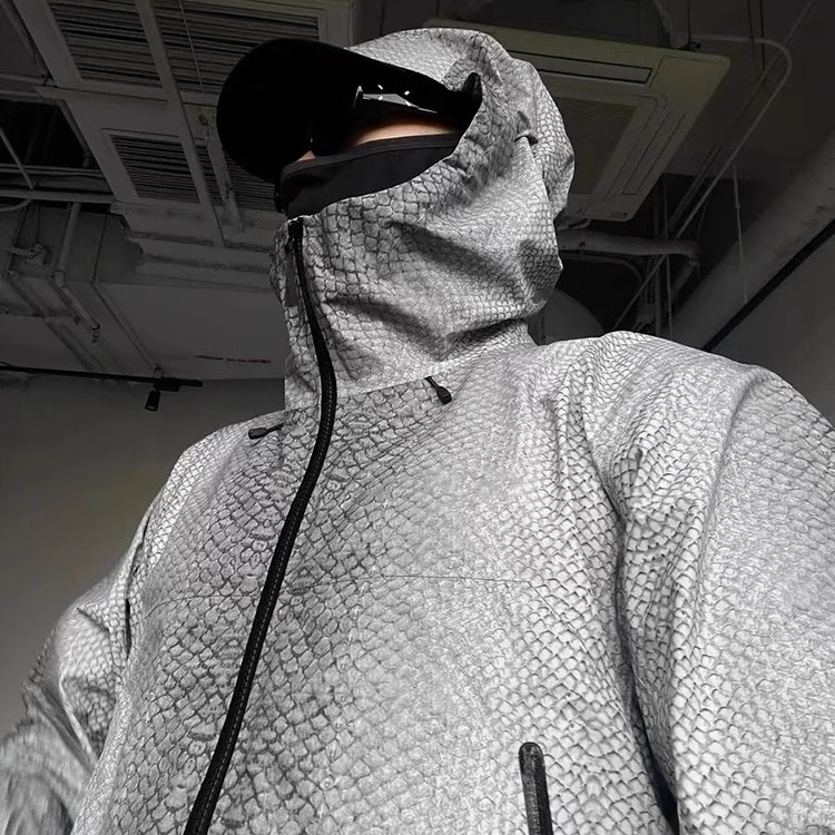 蛇年限定冲锋衣男女压胶硬壳鱼鳞蛇鳞户外反光夜视外套