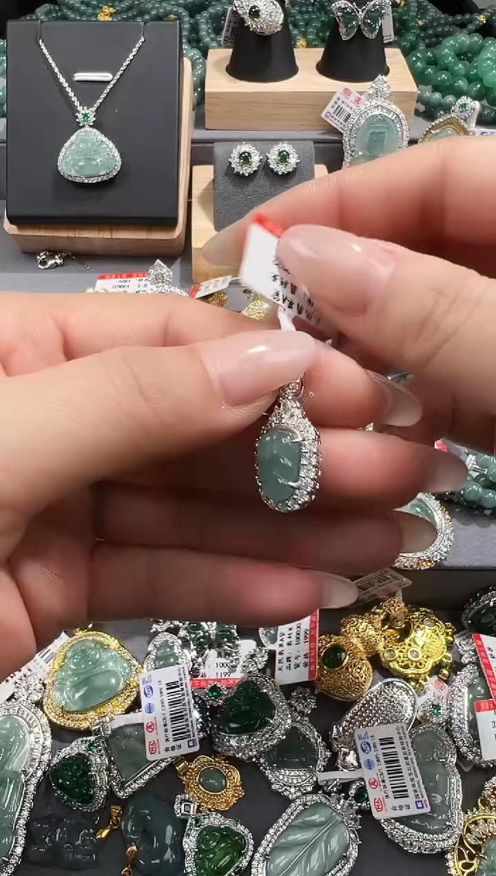 【闪购商品】翡翠吊坠(赠链)未镶嵌翡翠A货源头工厂带证书发