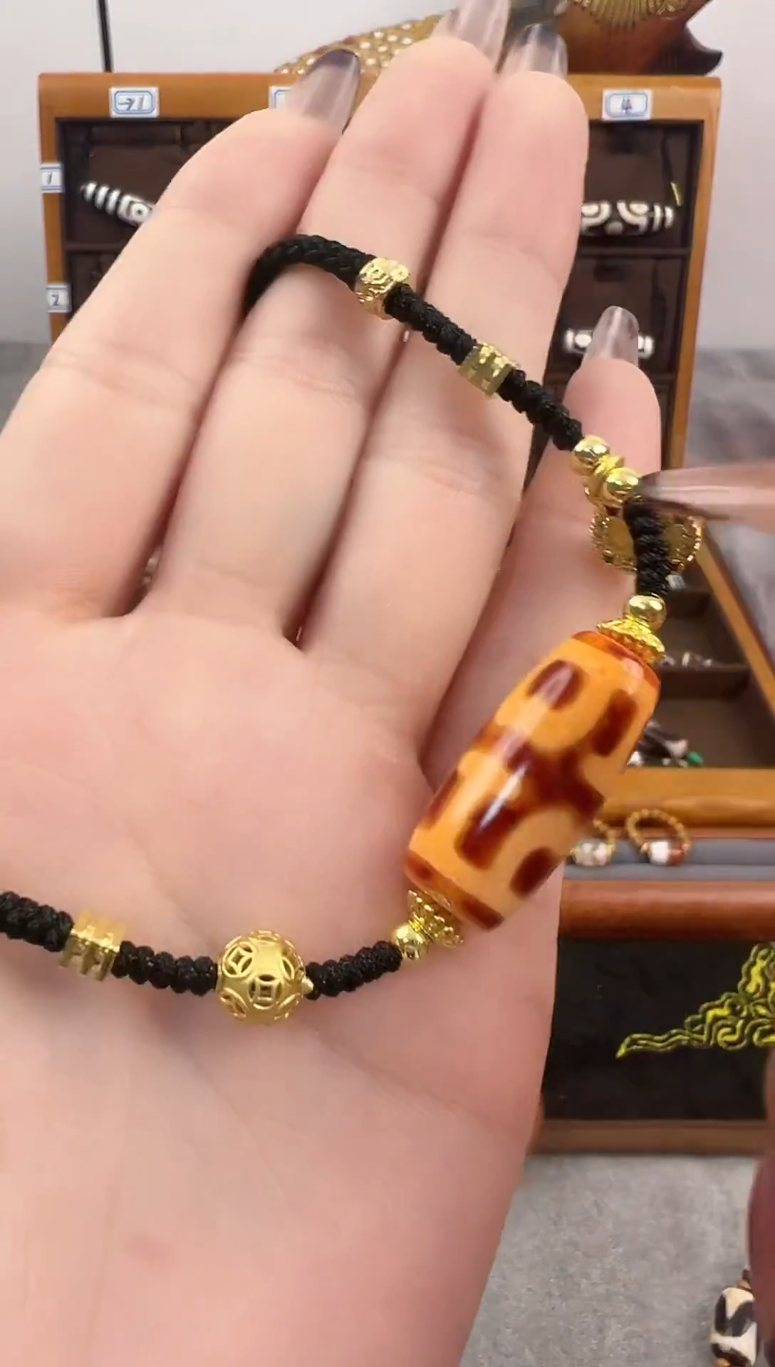 玛瑙/玉髓（覆膜）颈饰未镶嵌71.（微瑕）