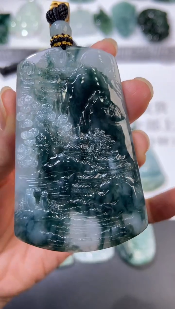 未镶嵌挂件翡翠379017   多人 