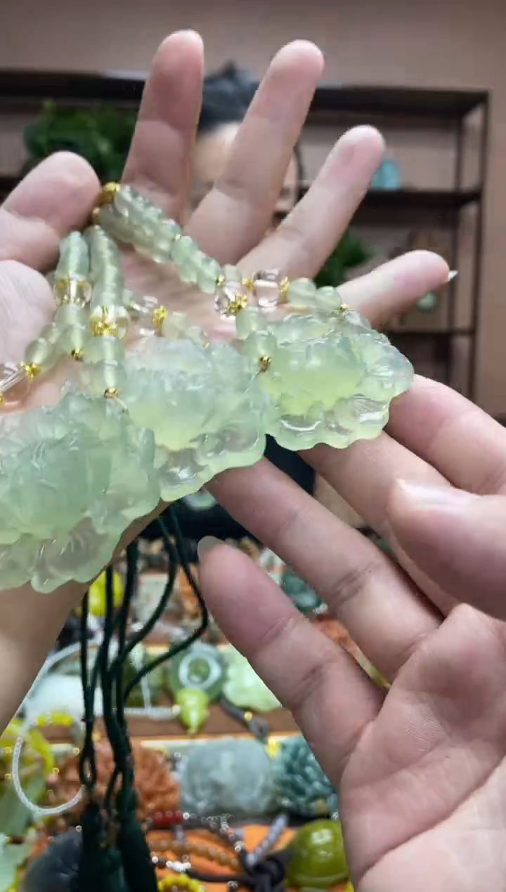 未镶嵌岫玉吊坠多样性发货发其中之一