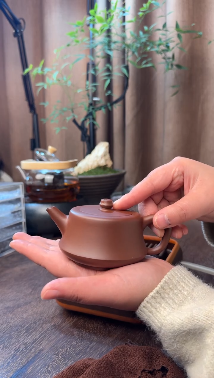 茶壶紫砂柱础-半手精工制-五号井红皮龙-容量：170CC