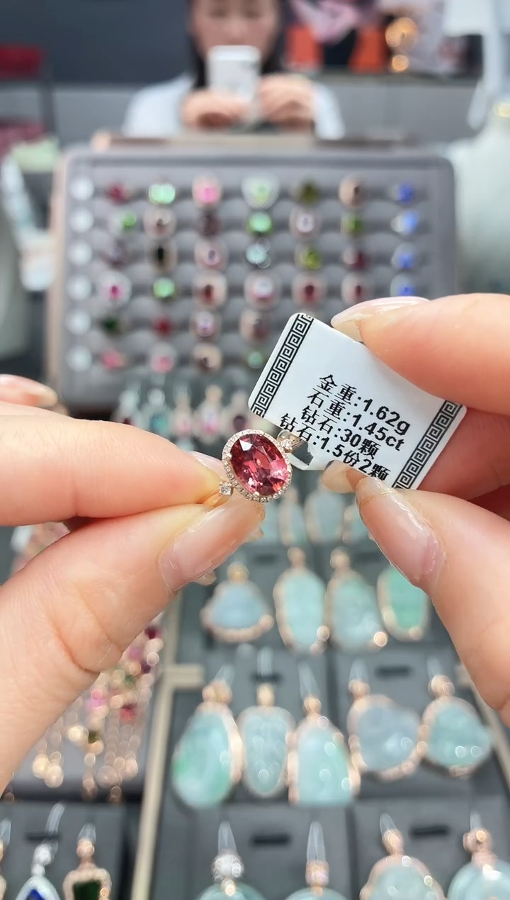 18K金镶嵌戒指碧玺1.45  