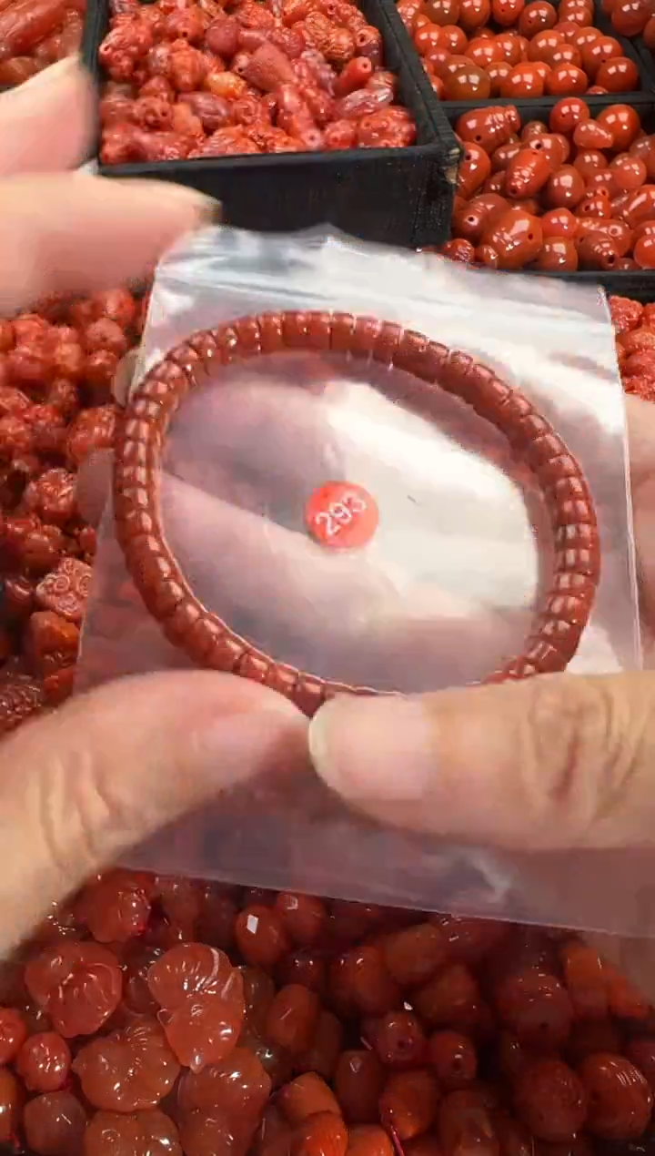 颈饰未镶嵌南红玛瑙1