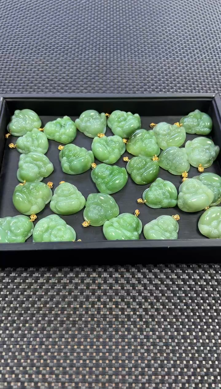 颈饰18K金镶嵌和田玉（多样性发一件）