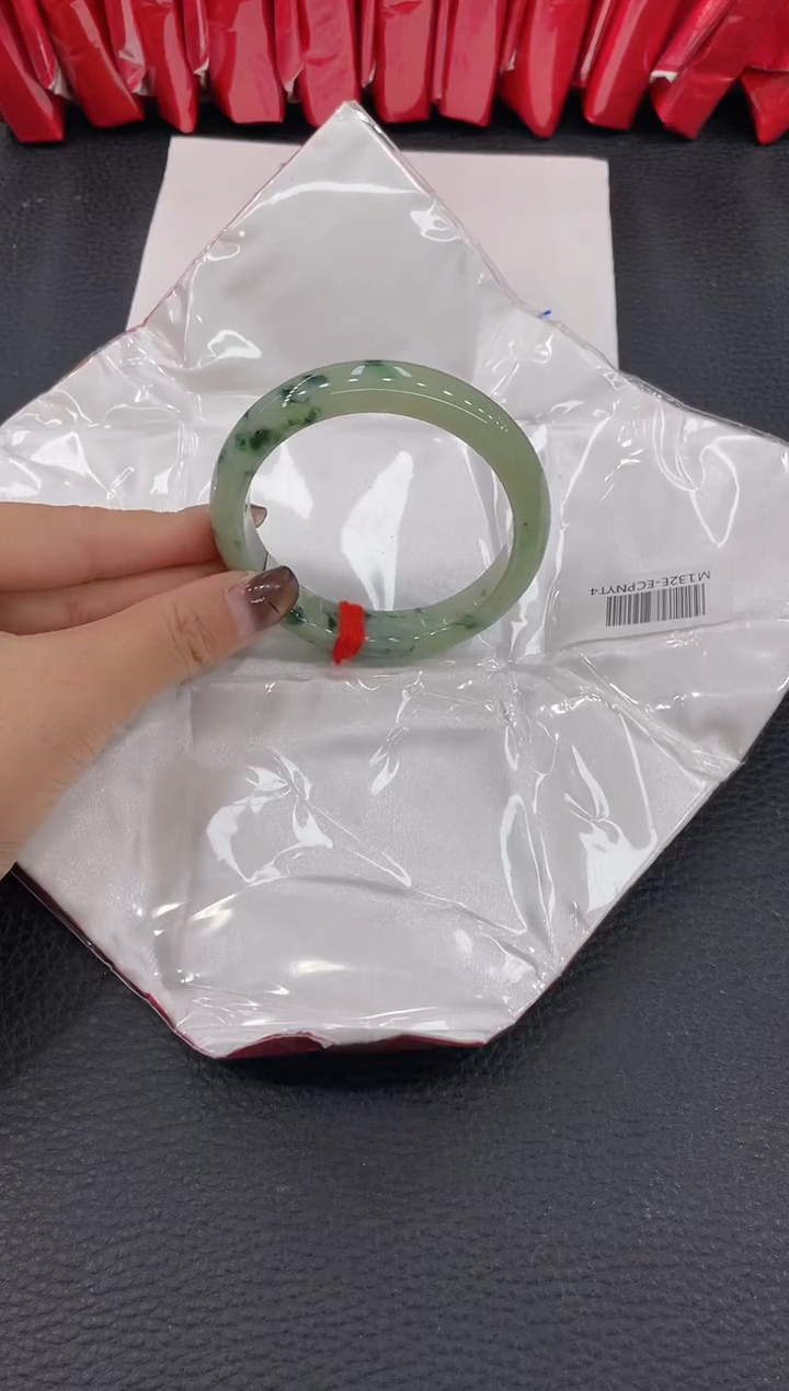 【闪购商品】翡翠手镯未镶嵌手镯
