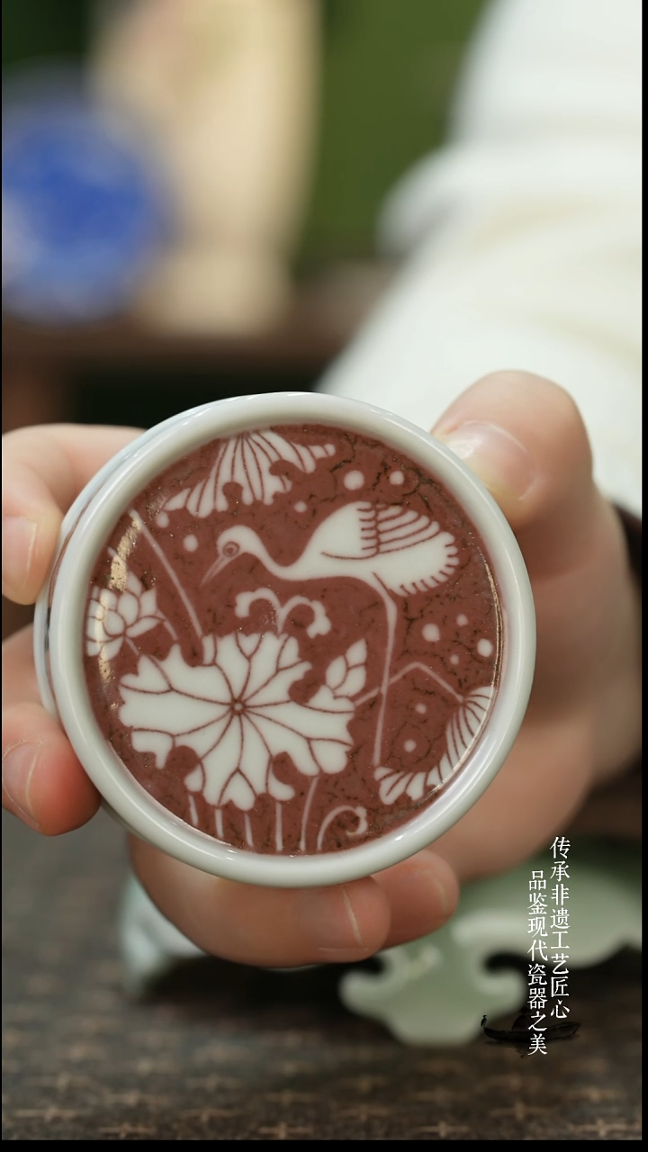 福利     仿元釉里红一鹭连科圆饼小盖置