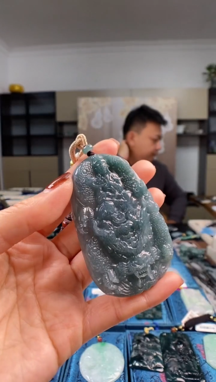 颈饰未镶嵌翡翠前**绣多样性发其一