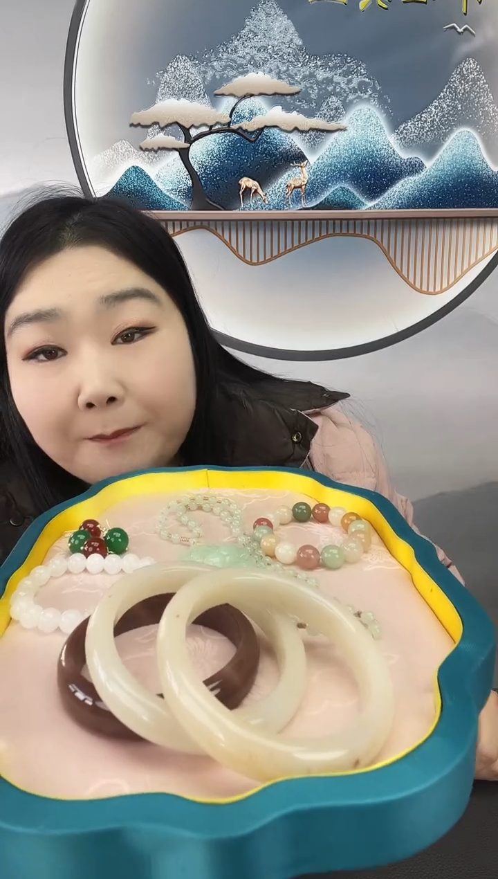 未镶嵌99八件套石英质玉八件套红绿