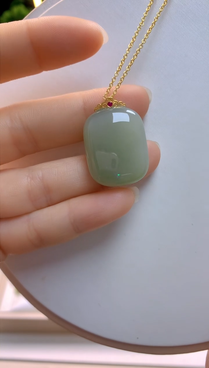 【闪购商品】和田玉吊坠18K金镶嵌面包型无事牌