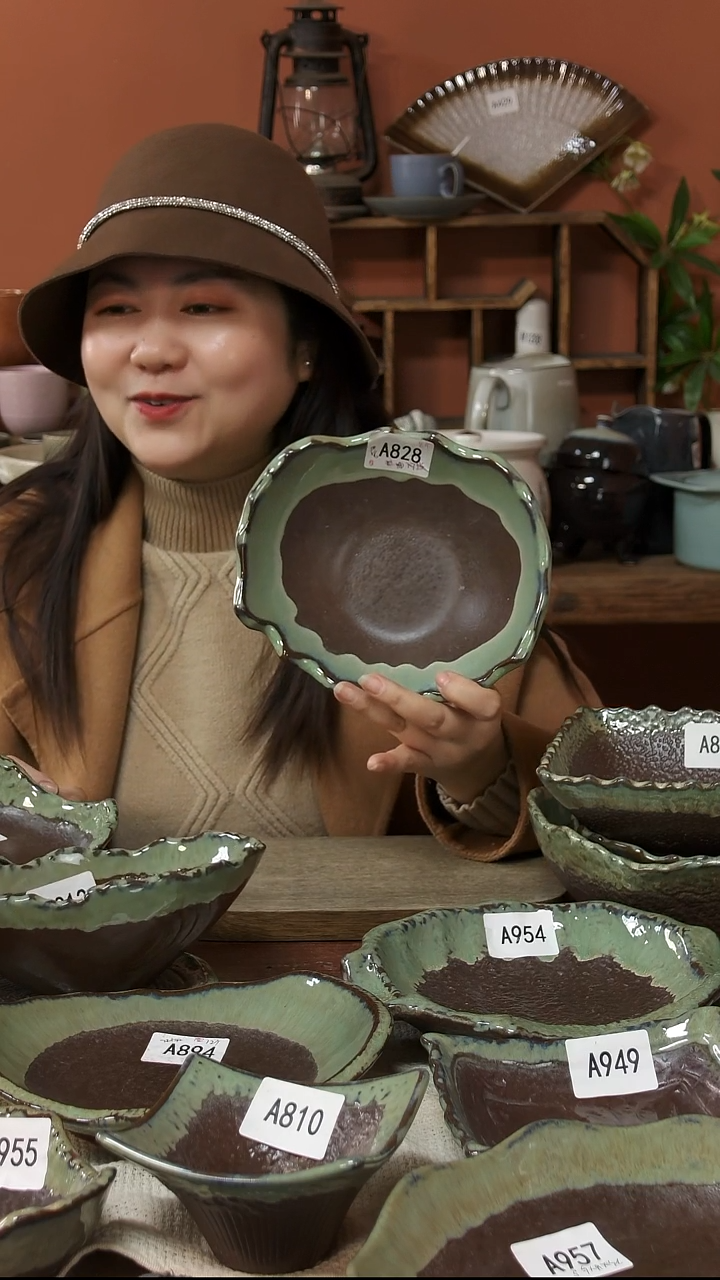 陶瓷A828 一只红泥异形碗19.5*17*6微瑕