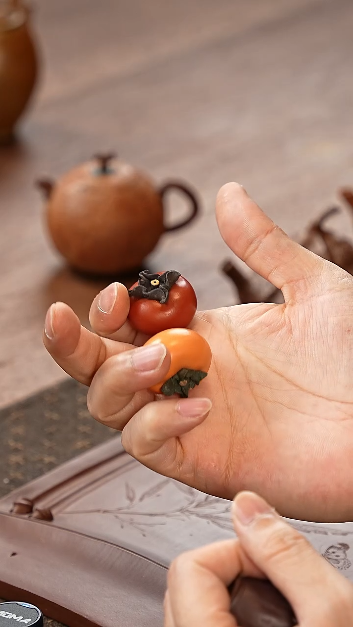 紫砂茶宠红黄柿子茶宠一对