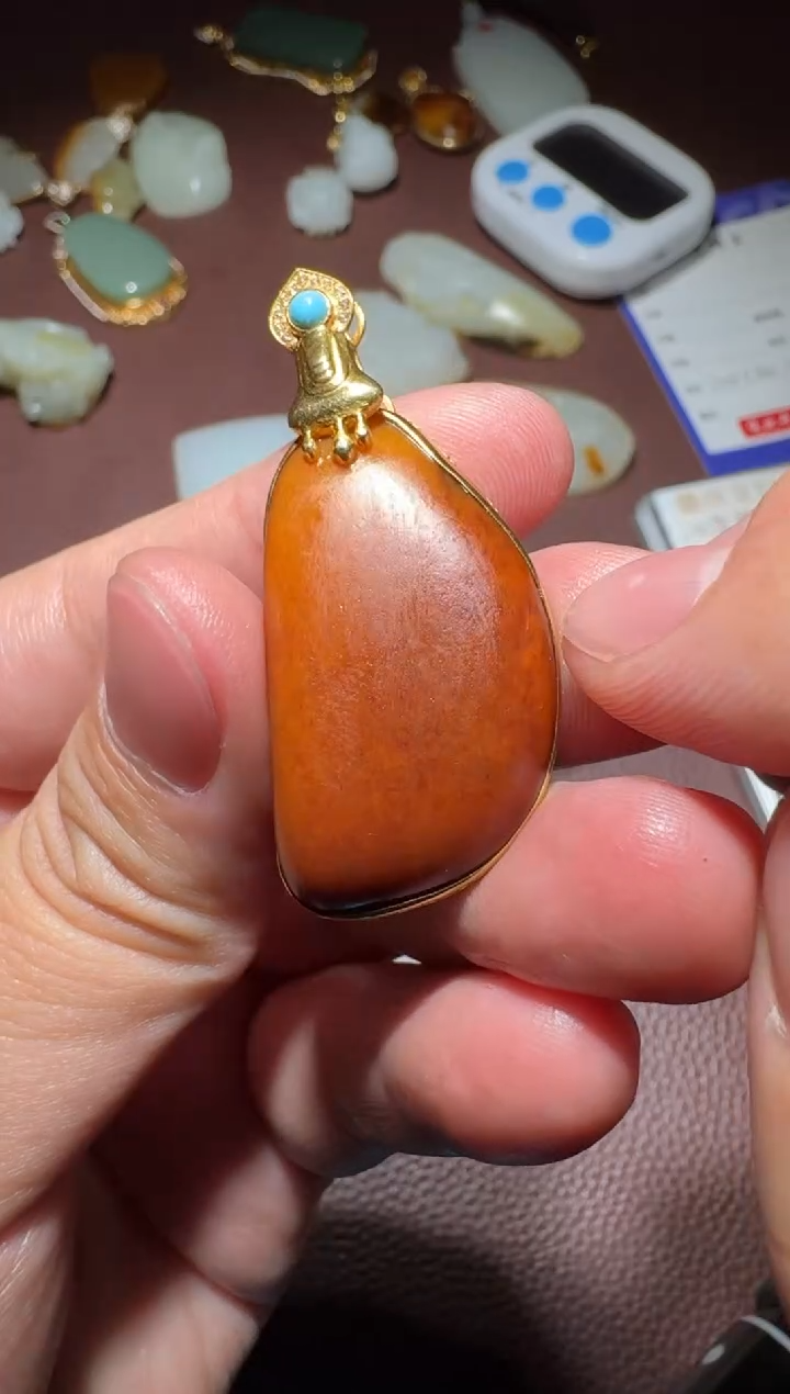 【闪购商品】和田玉挂件18K金镶嵌和田玉