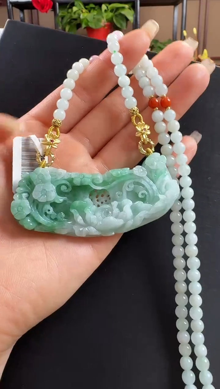 颈饰未镶嵌翡翠弯弯