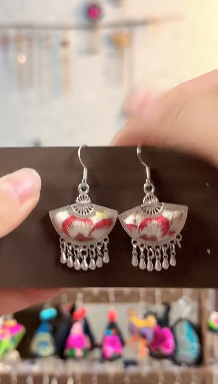 织绣彩云南阁非遗老绣饰品123