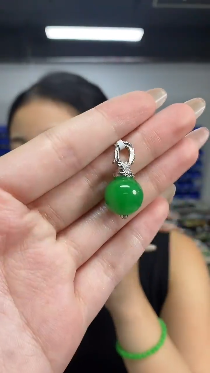 颈饰未镶嵌翡翠多样性发其一颜色微差