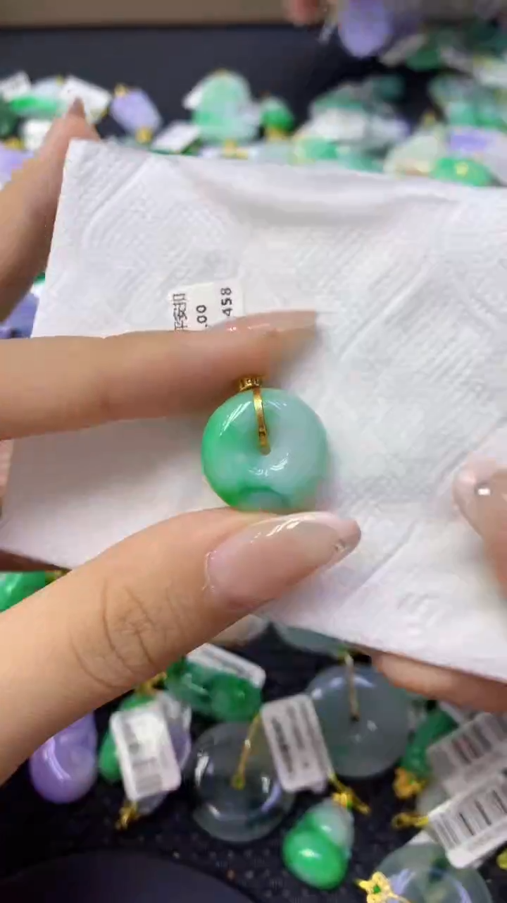 颈饰18K金镶嵌翡翠天然缅甸翡翠A货
