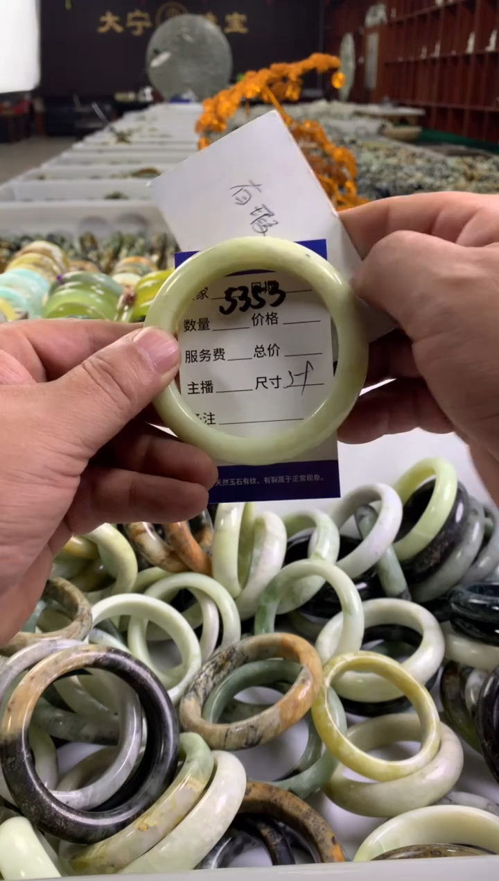 蛇纹石玉未镶嵌手镯5353