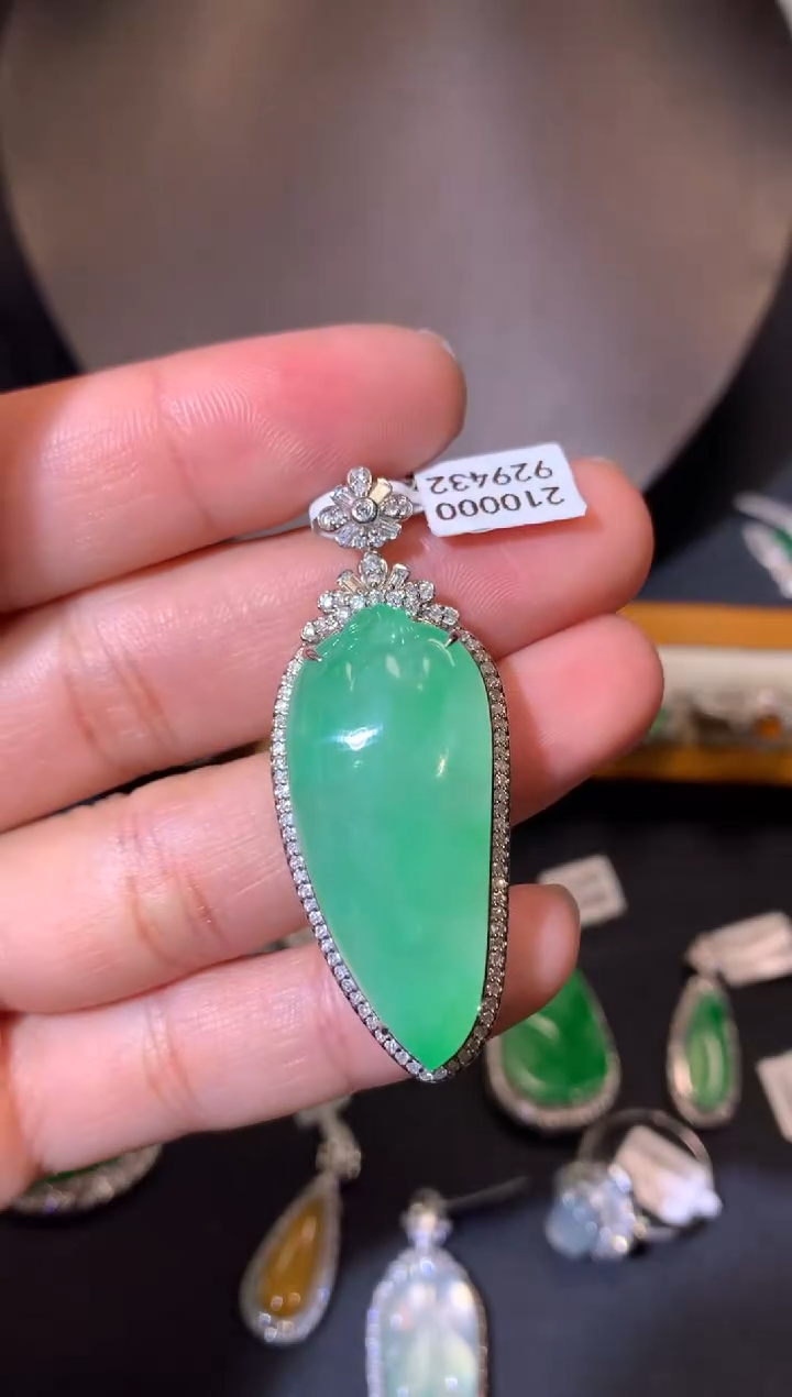 【闪购商品】翡翠吊坠(不含链)18K金镶嵌吊坠