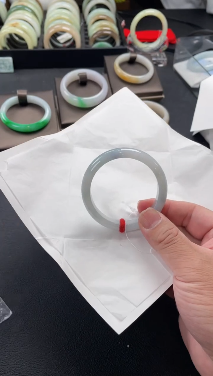 【闪购商品】翡翠手镯未镶嵌55正圈 有瑕