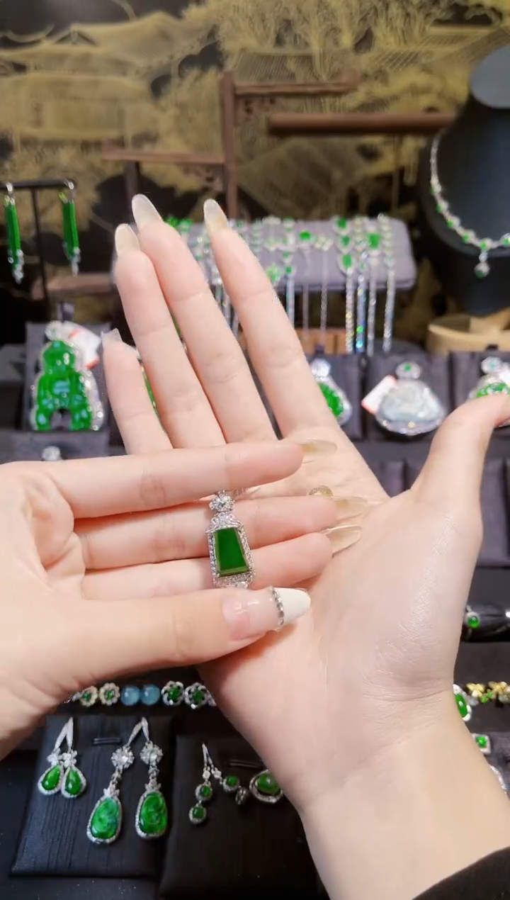 【闪购商品】翡翠颈饰银S925镶嵌无事牌吊坠