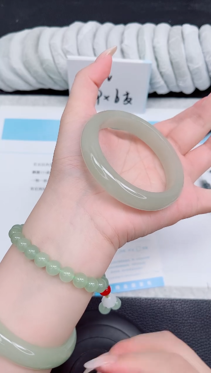 未镶嵌手镯石英质玉172-58.9
