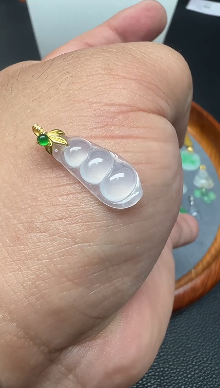 颈饰18K金镶嵌翡翠（57号）纯天然A货缅甸翡 豆子锁骨吊坠