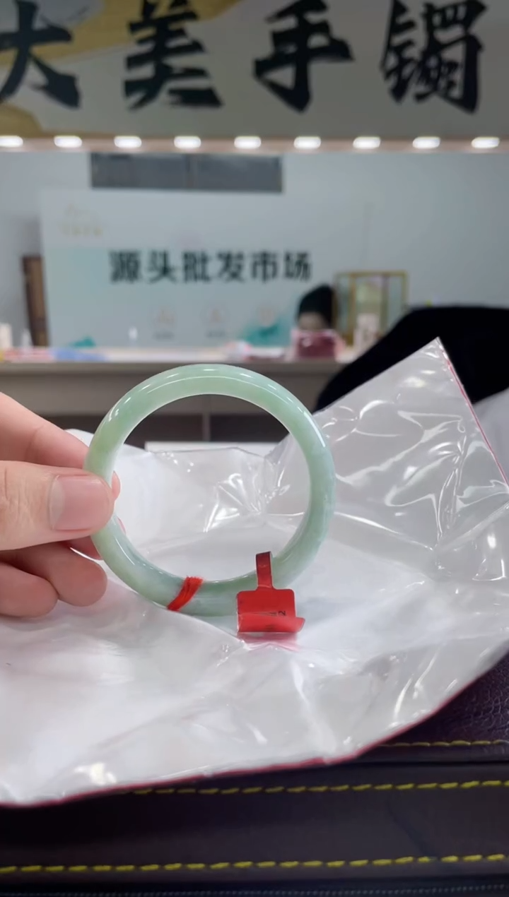 【闪购商品】翡翠手镯未镶嵌手镯