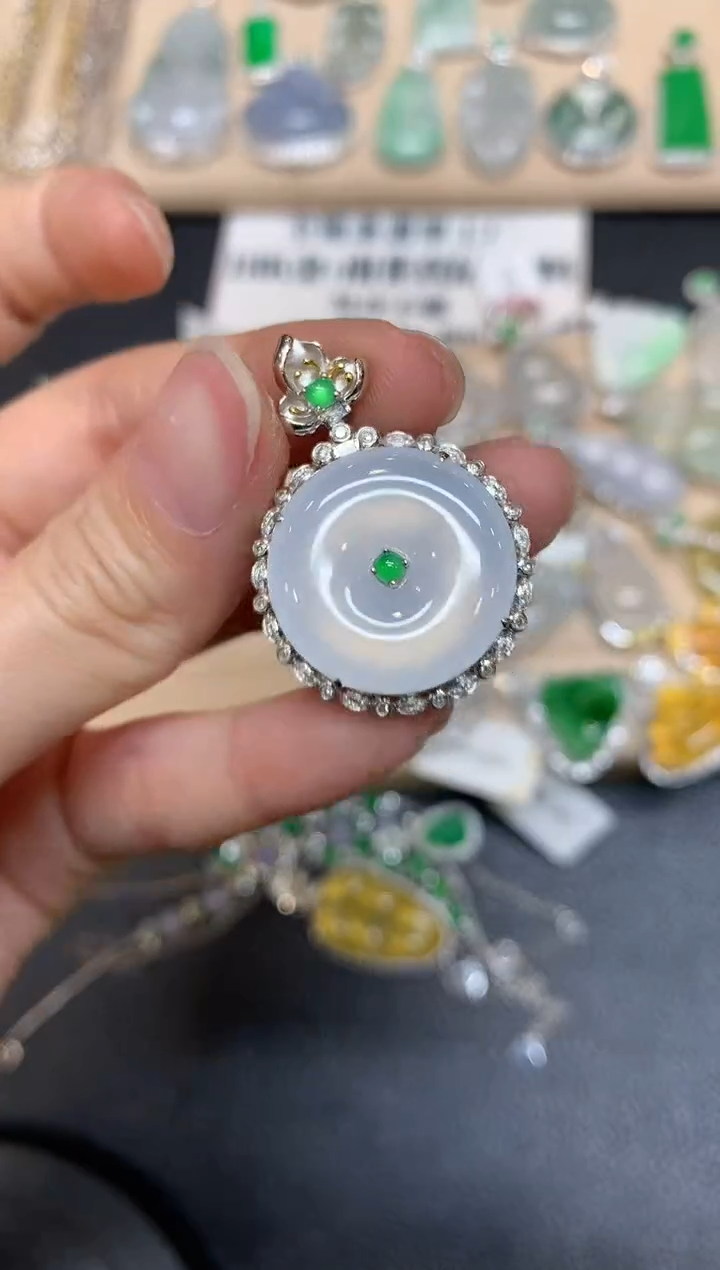 【闪购商品】翡翠颈饰18K金镶嵌平安扣【无服务费