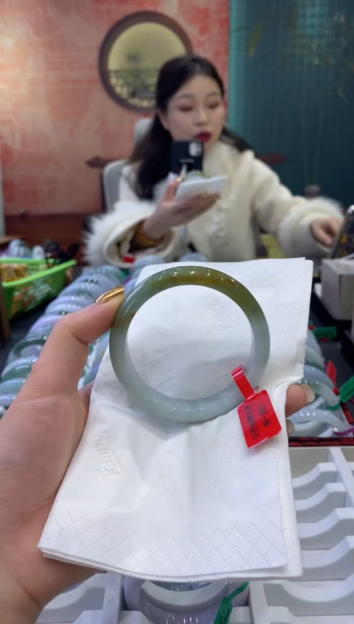 【闪购商品】翡翠手镯未镶嵌多人17486