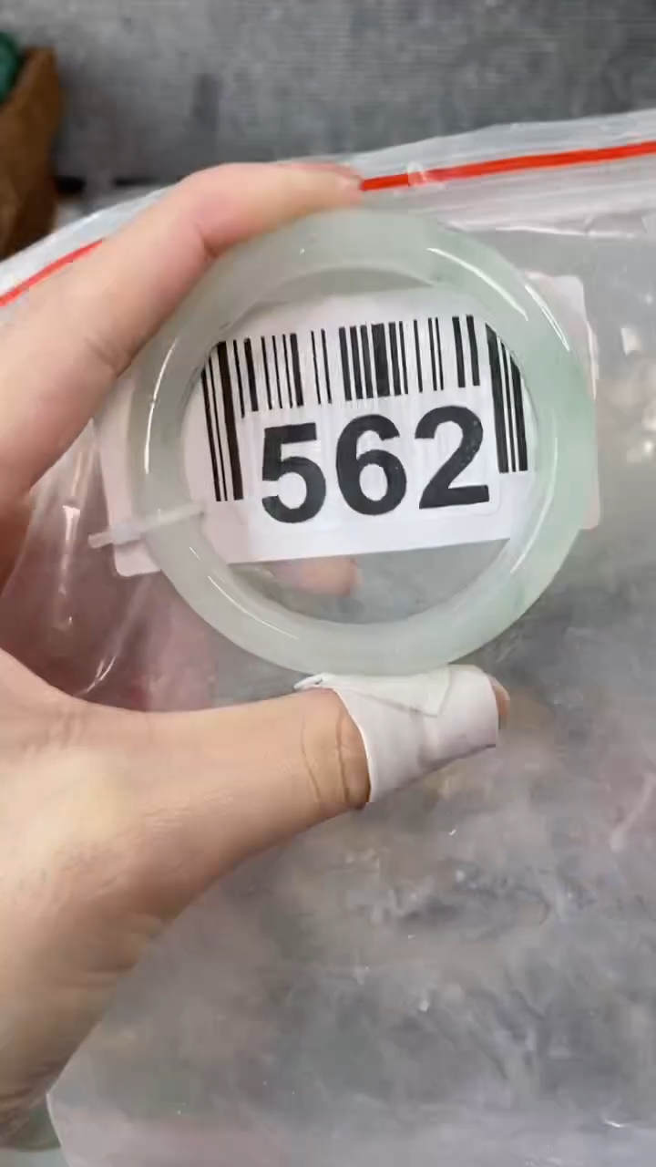 【闪购商品】石英质玉手镯未镶嵌5354+562