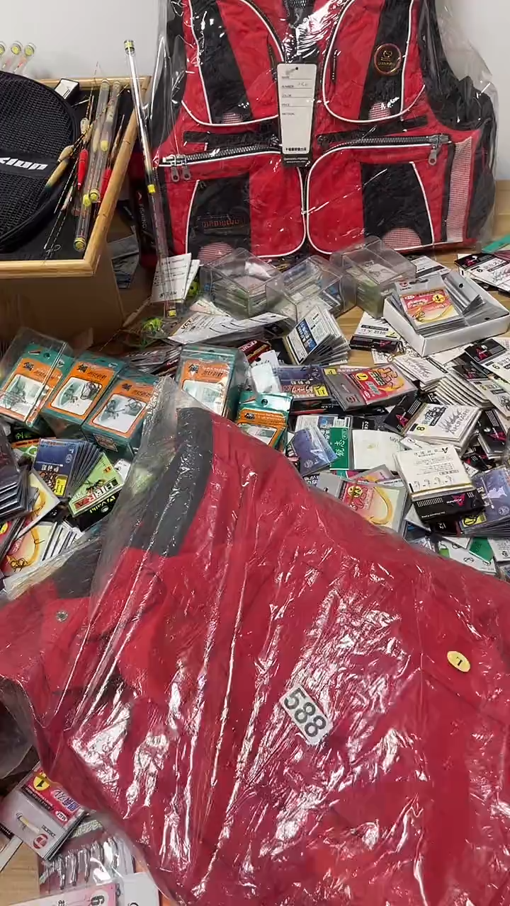 ?***～588  L码 红色时尚冲锋衣