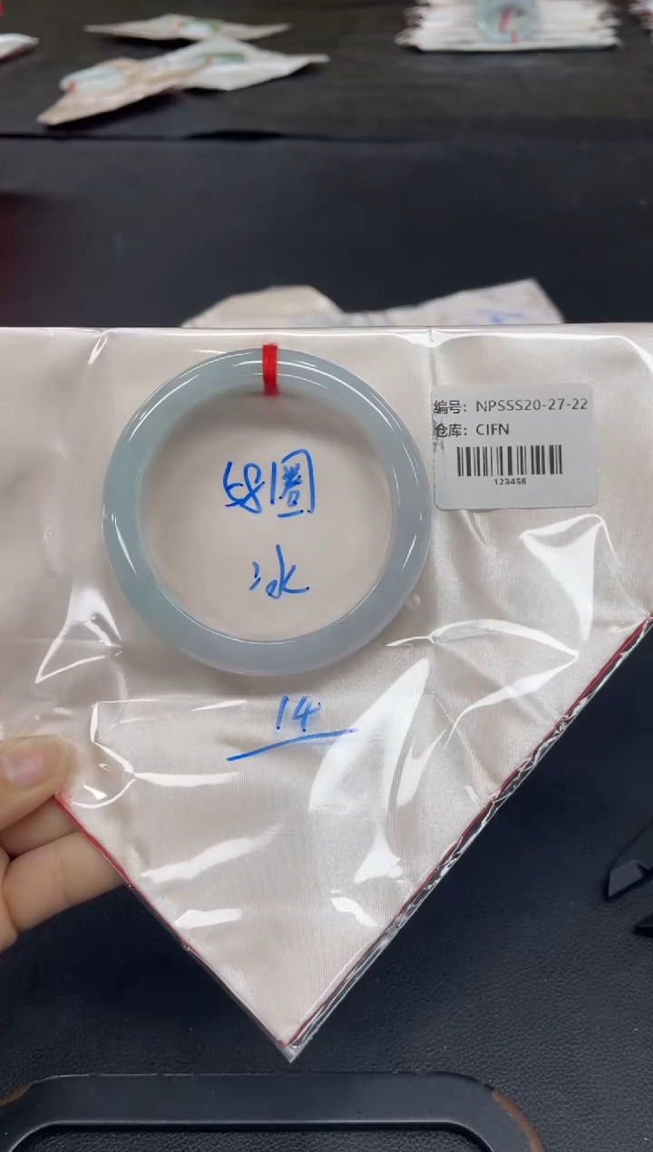 未镶嵌手镯翡翠翡翠手镯