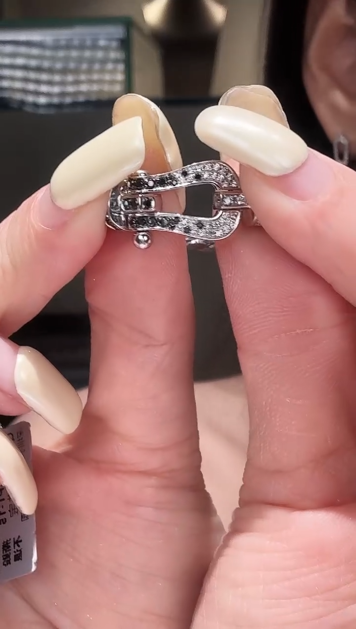 铂Pt950镶嵌吊坠钻石黑白马蹄扣钻石吊坠【赠黑绳】拍下备注圈号