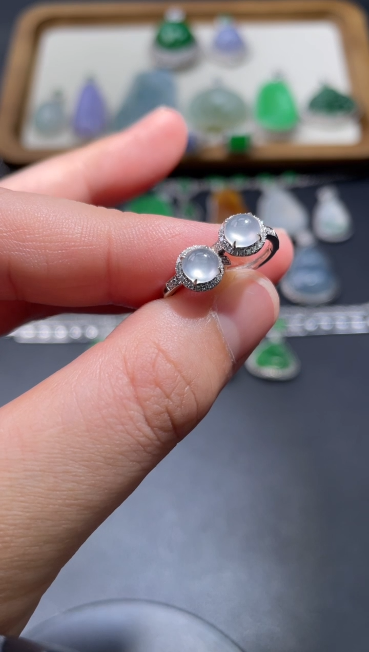 【闪购商品】翡翠耳饰18K金镶嵌30............