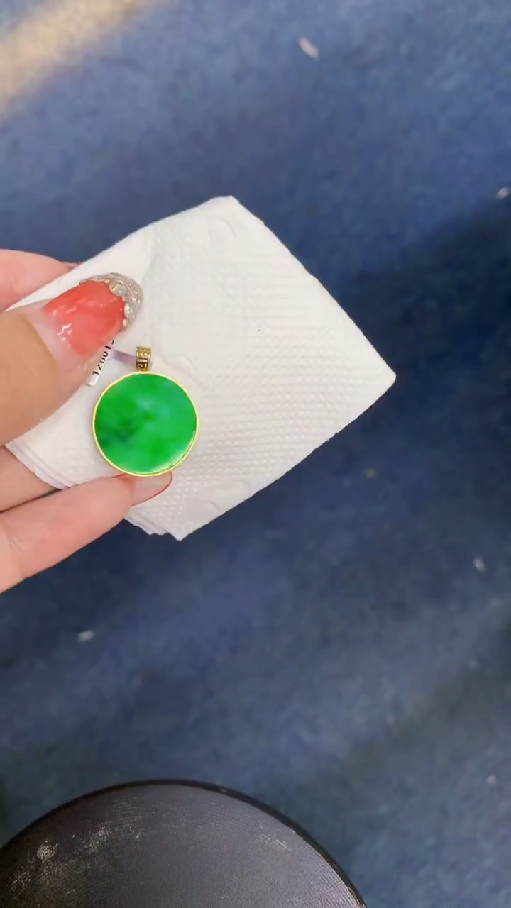 颈饰18K金镶嵌翡翠1