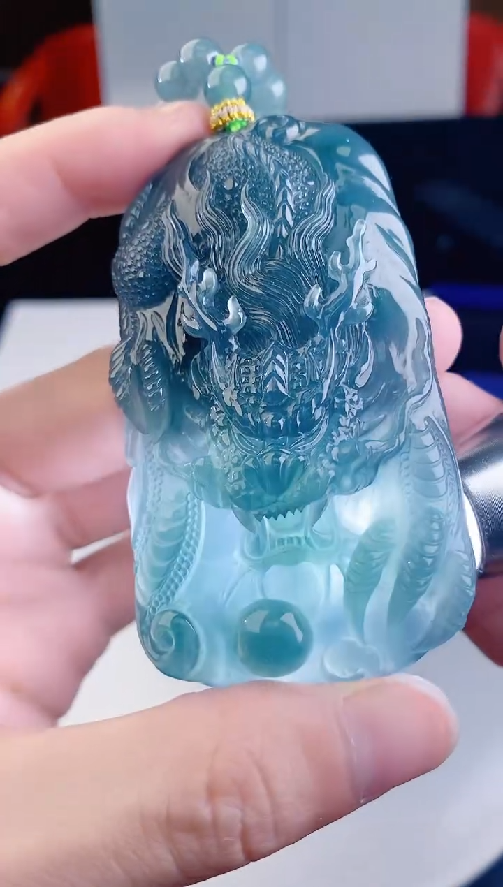 颈饰未镶嵌翡翠  