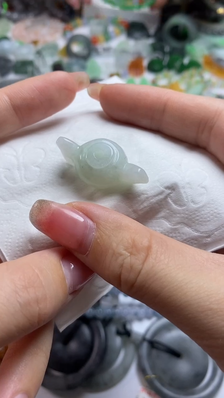 翡翠挂件未镶嵌翡翠