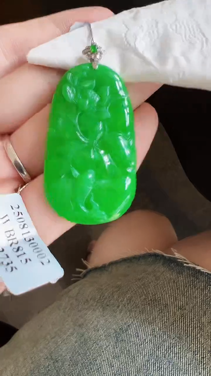 颈饰18K金镶嵌翡翠荷叶