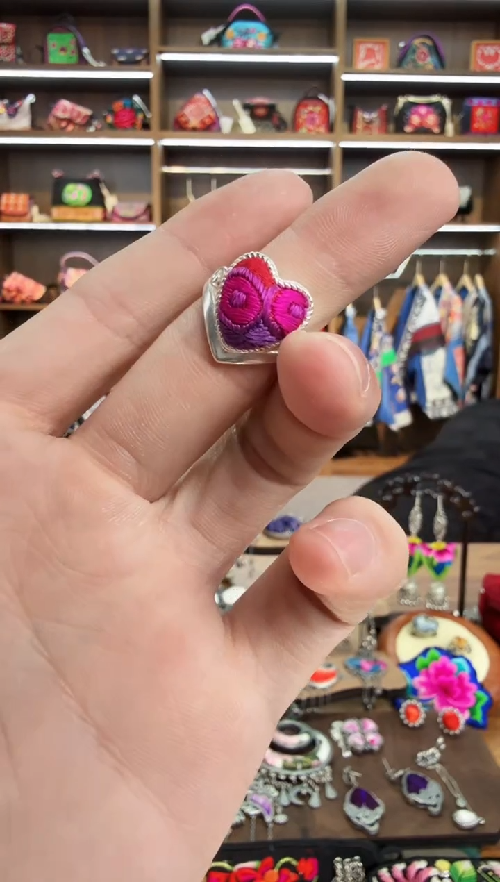 【闪购商品】织绣95蒙阿苏苗绣传承